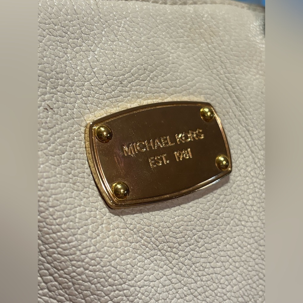 Michael Kors Women's Convertible Satchel, light cream - Picture 4 of 16